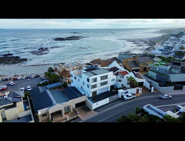 6 BEDROOM HOUSE FOR SALE IN BLOUBERGSTRAND